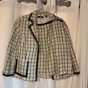 Very comfortable matching skirt and blazer.